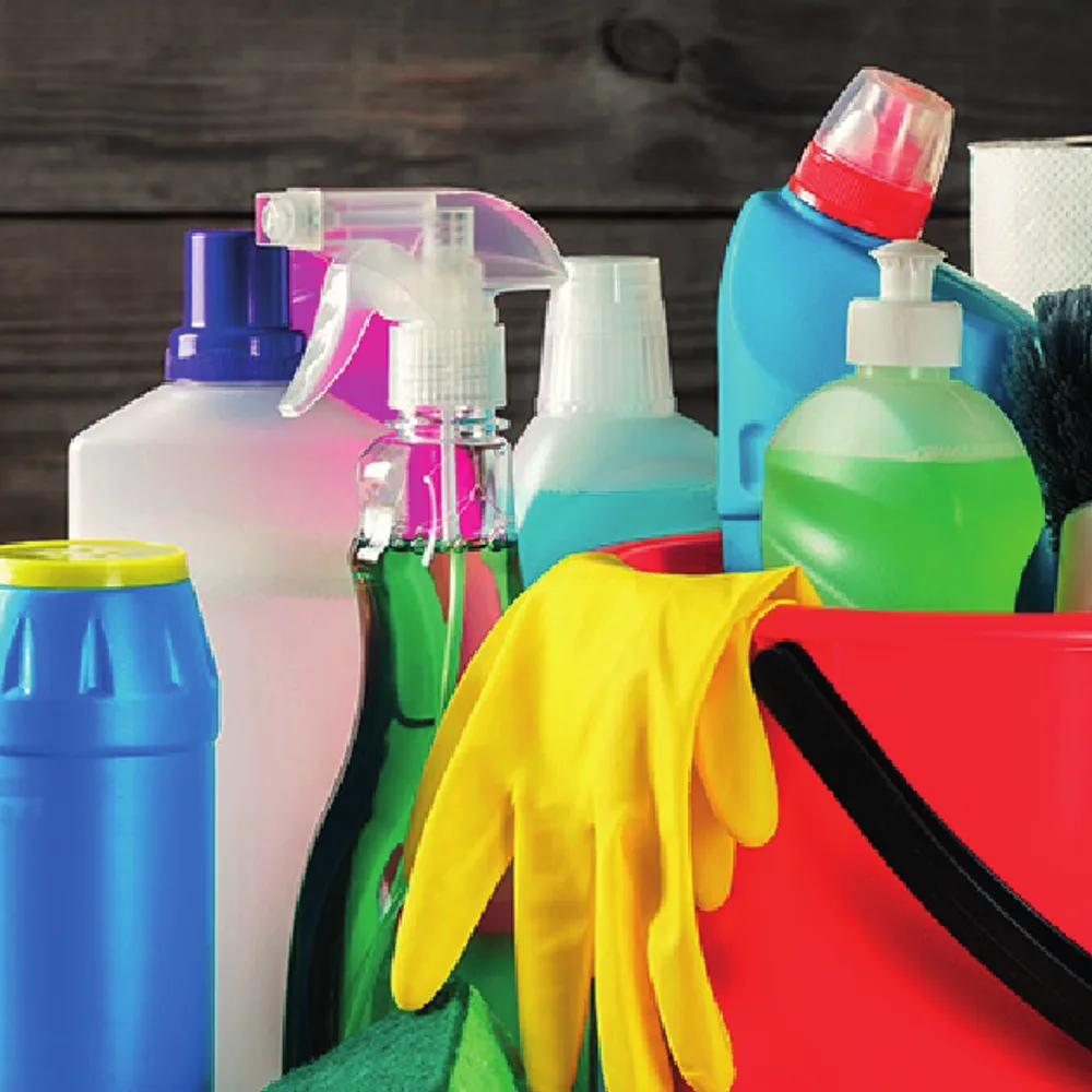 Productos de limpieza industrial: detergentes, guantes y esponjas